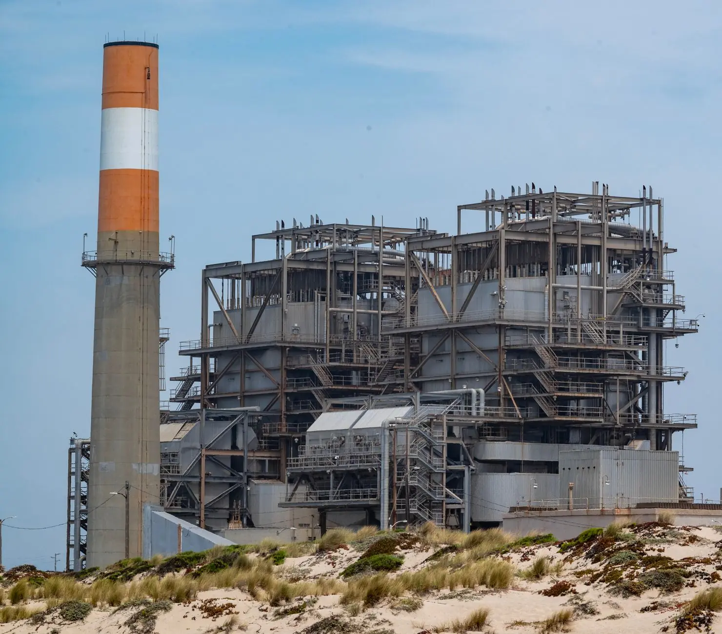Power station with a tall chimney